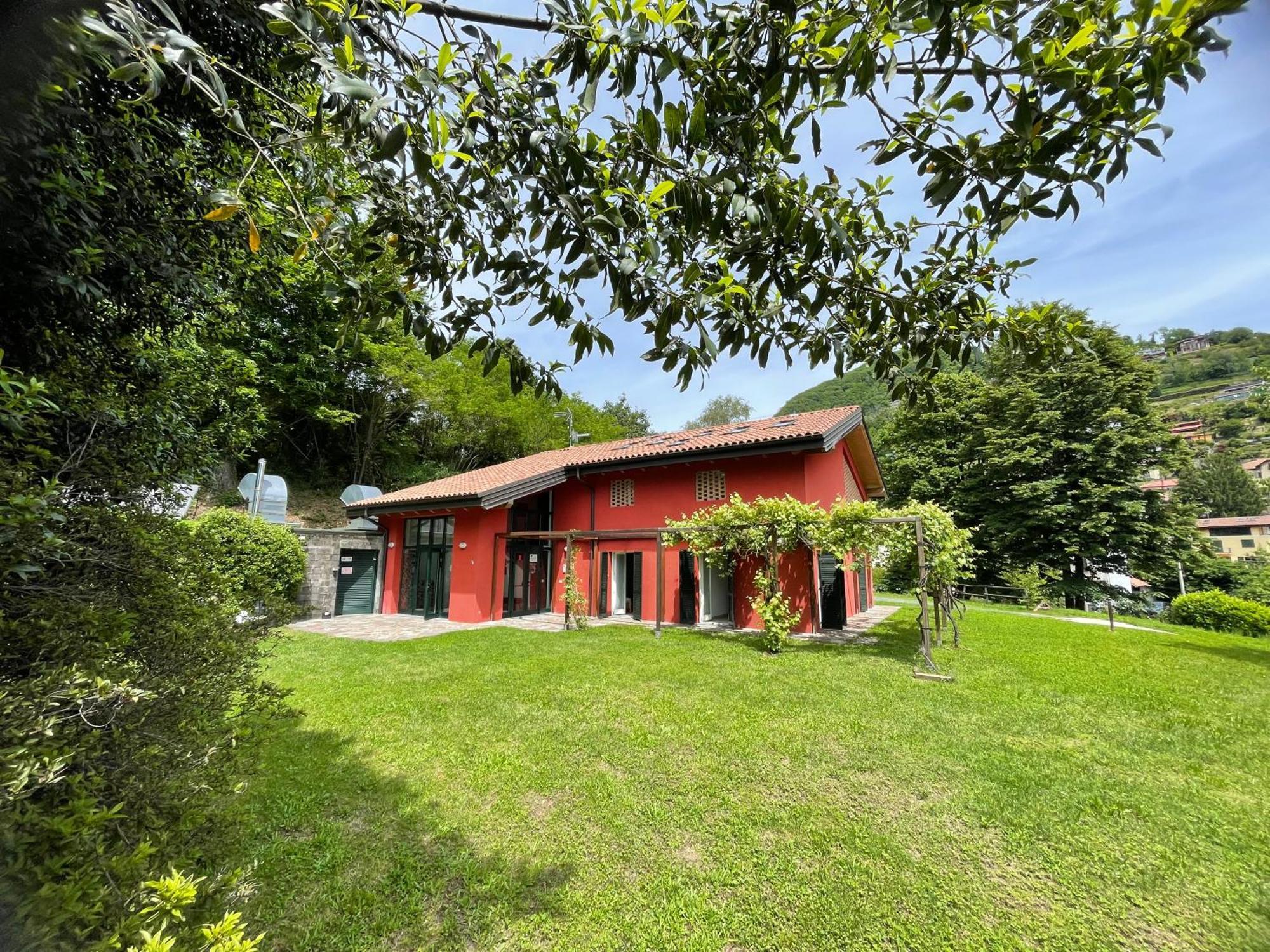 Ostello Casa Rossa Laveno-Mombello Exteriör bild