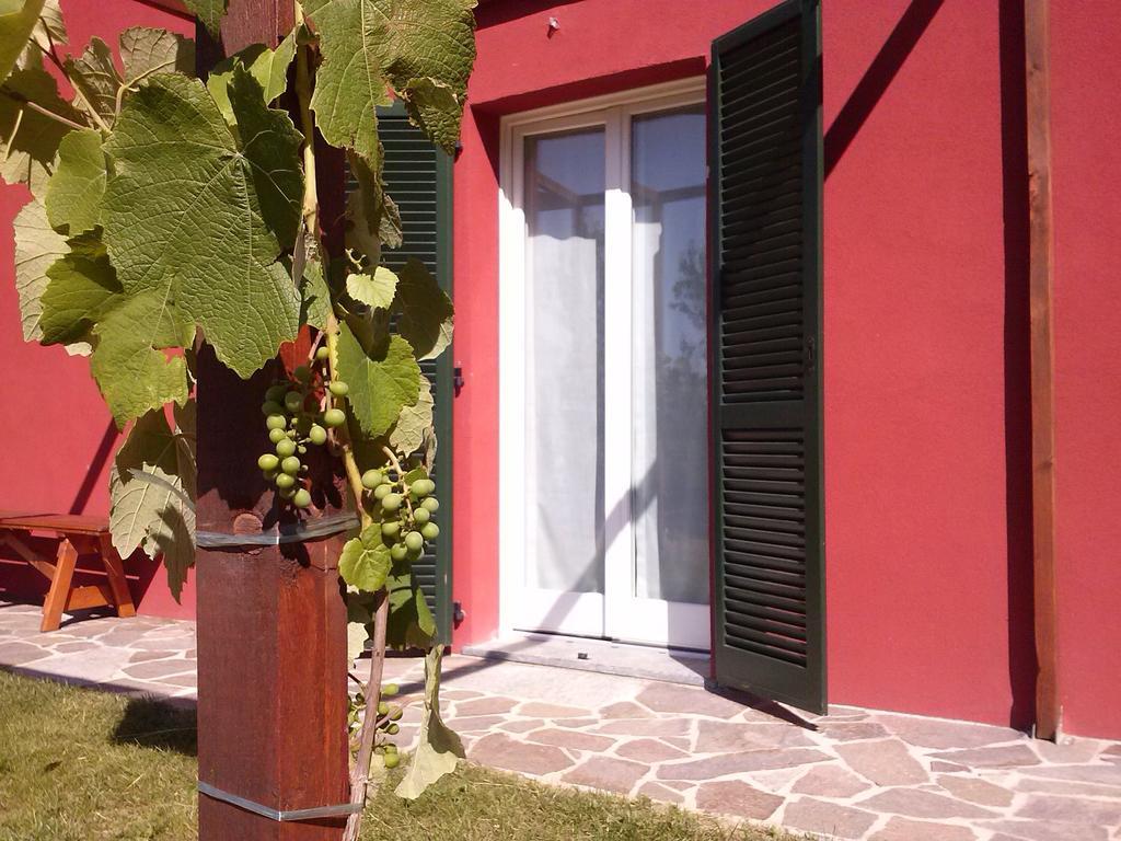 Ostello Casa Rossa Laveno-Mombello Exteriör bild