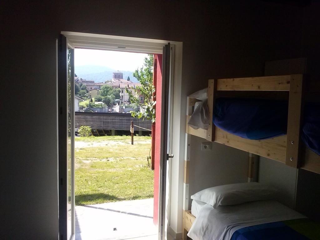 Ostello Casa Rossa Laveno-Mombello Exteriör bild