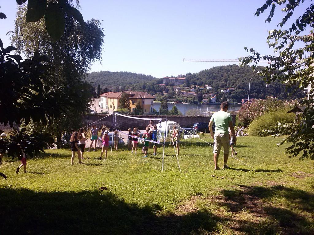 Ostello Casa Rossa Laveno-Mombello Exteriör bild