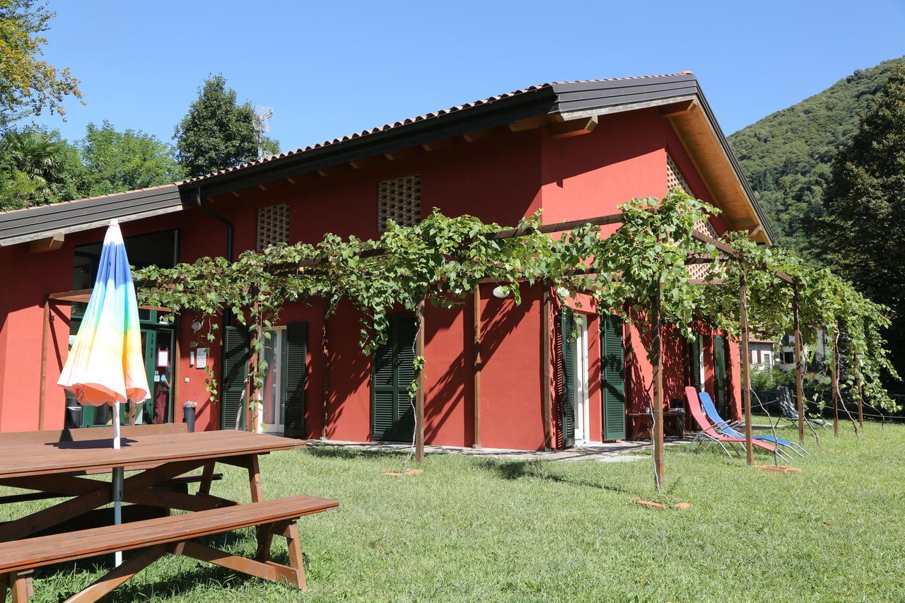 Ostello Casa Rossa Laveno-Mombello Exteriör bild