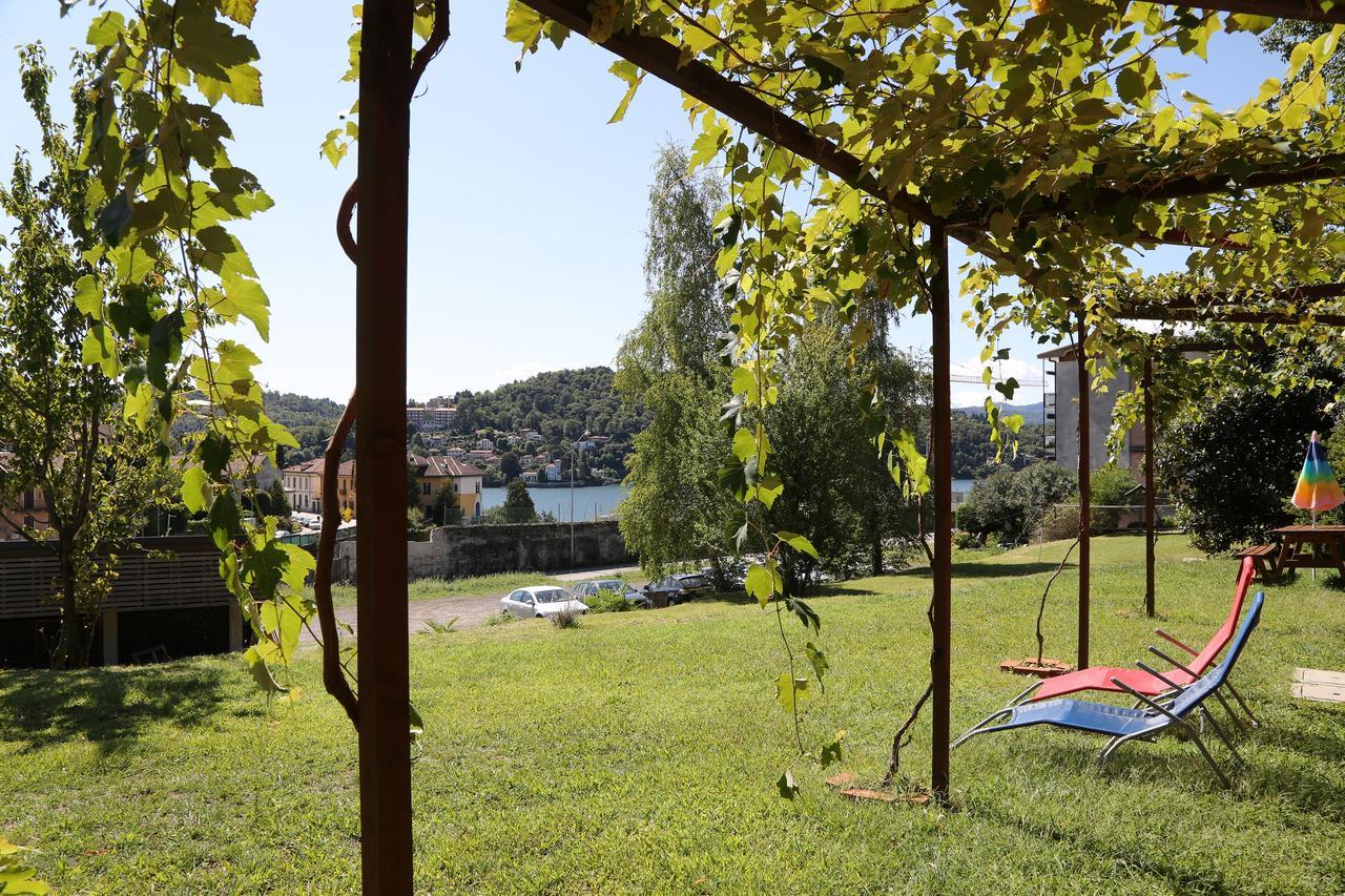 Ostello Casa Rossa Laveno-Mombello Exteriör bild